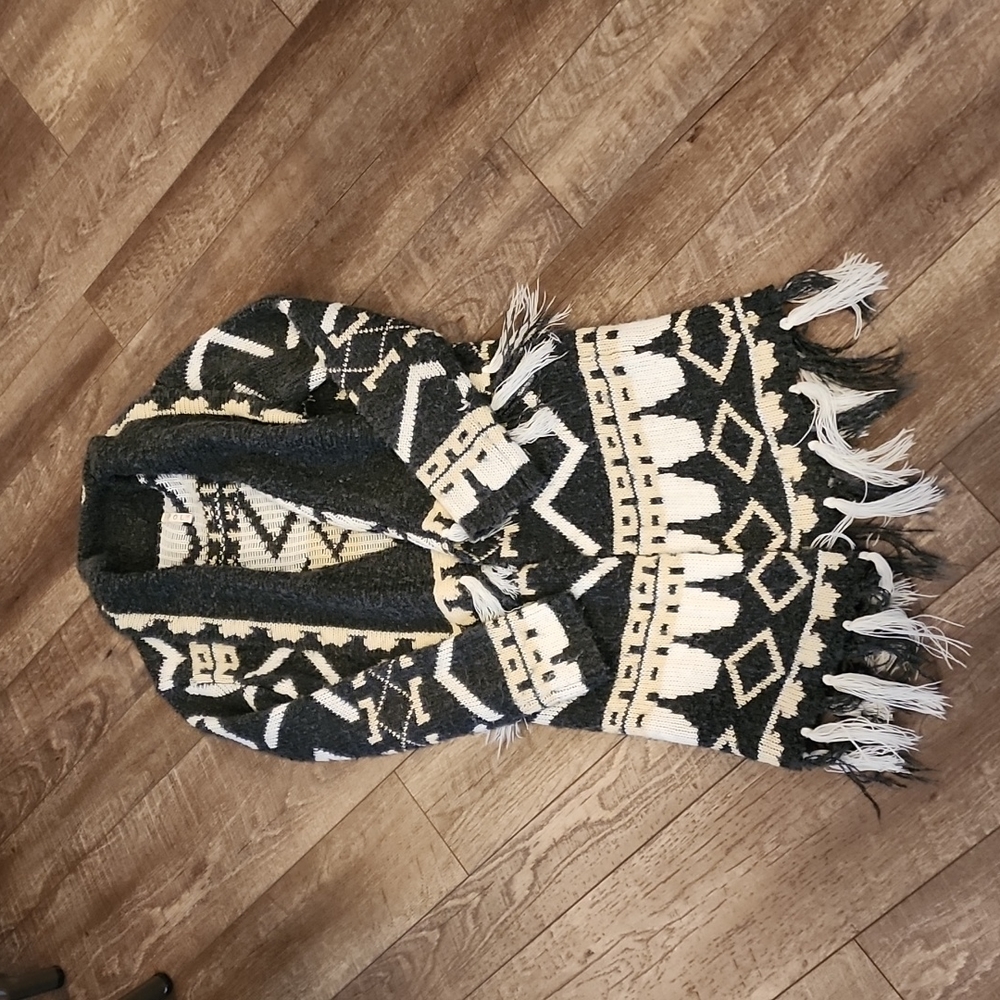 EUC boutique knee-length sweater size Small